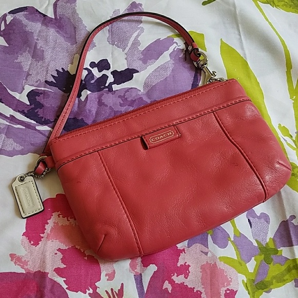 Coach Handbags - Coach wristlet